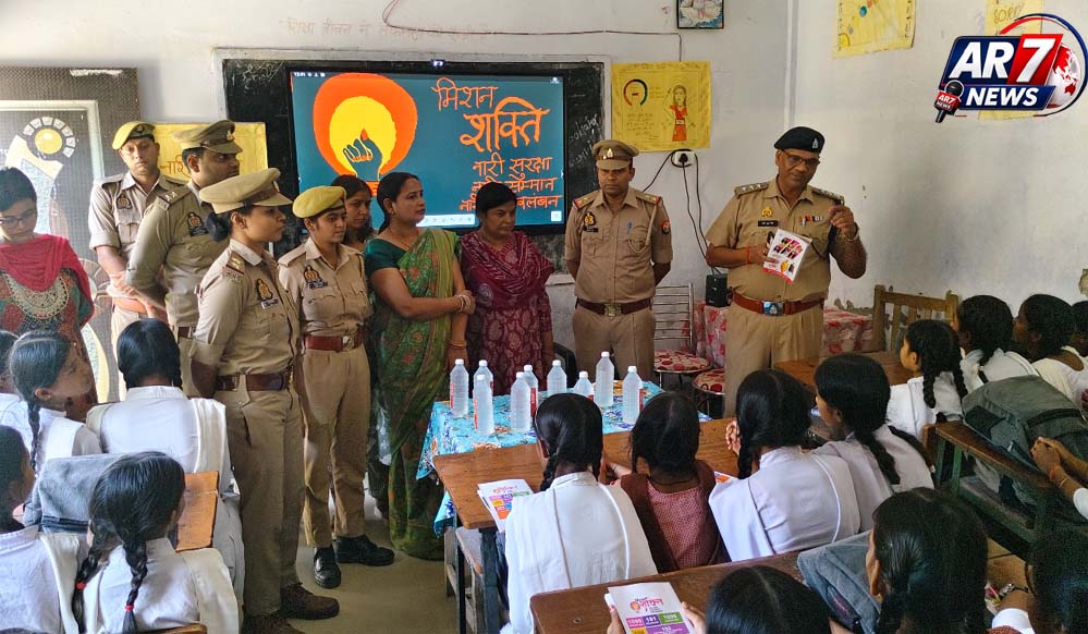 शारदीय नवरात्रि एवं दीपावली पर कस्तूरबा गांधी बालिका विद्यालय, सिसवा में महराजगंज पुलिस की पहल, छात्राओं को उपहार वितरित कर मिशन शक्ति के प्रति किया जागरूक